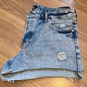 Express Boyfriend MIDI Mid Rise Light Wash Shorts